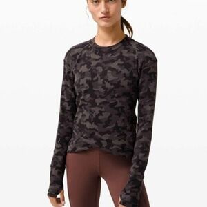 Lululemon Camo Close To Crossing Long Sleeve Heritage Jacquard 10 Black & Gray